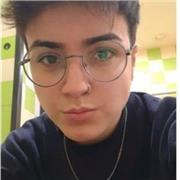 Titulada en química, imparte clases de matemáticas, química, física para primaria, eso, bachiller